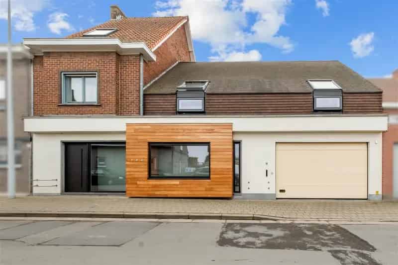 Huis te koop: Centraal gelegen woonst met handelspand en atelier