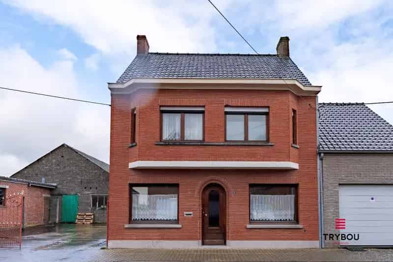 Ruime woning met loods en 4 garages