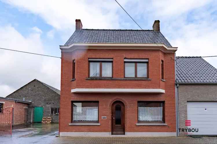 Ruime woning met loods en 4 garages