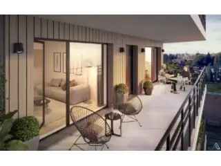 Koop appartement in Forest Village II met grote vensters en tuin