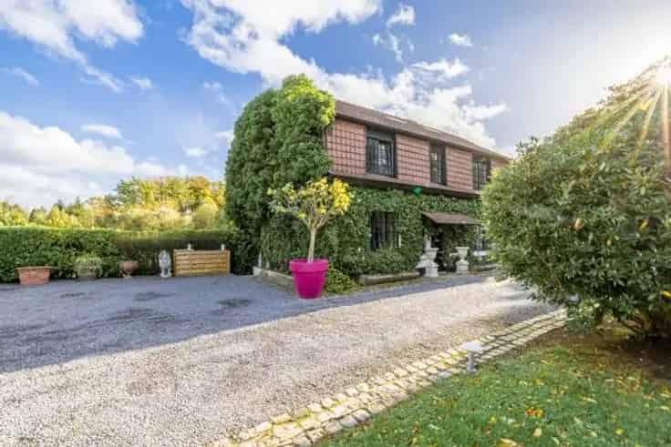 Villa Te Koop: 6 slaapkamers, zwembad, bijgebouw, grote tuin