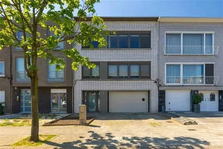 Twee Appartementen of Gezinswoning Merksem