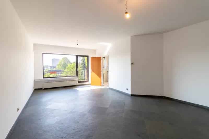Appartement te koop Wilrijk: 2 slaapkamers, terras en autostaanplaats