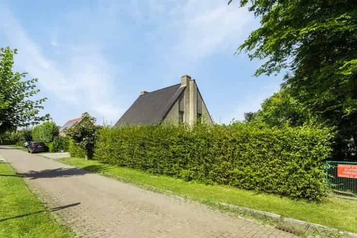 Huis Te Koop Latem: Gezinswoning met Praktijkruimte