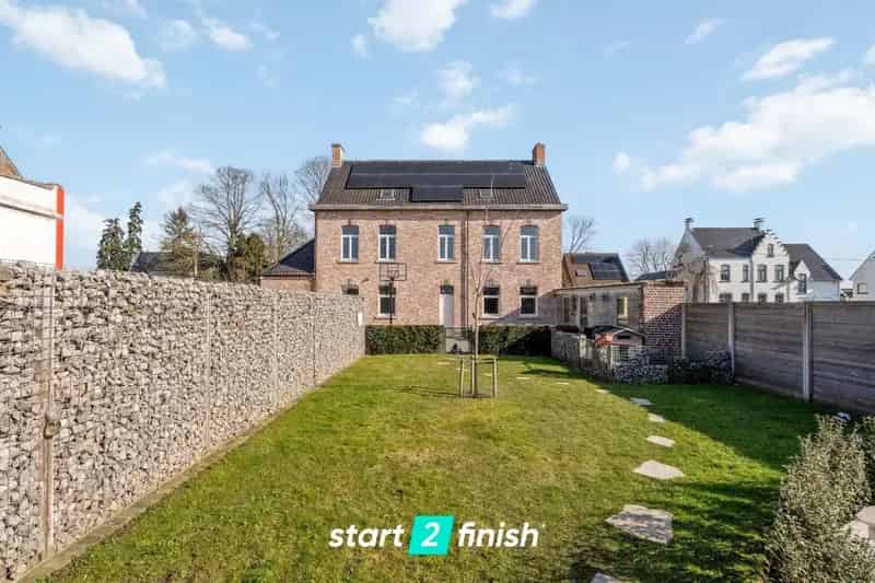 Herenwoning te koop: gerenoveerd met authentieke elementen
