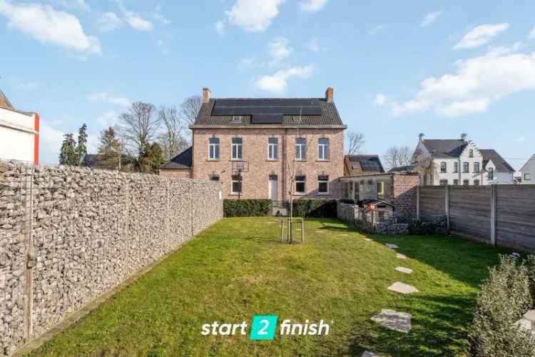 Herenwoning te koop: gerenoveerd met authentieke elementen