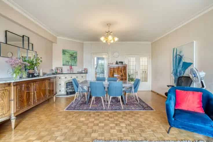 Ruim 3 Slaapkamer Appartement Te Koop Nabij Stadspark