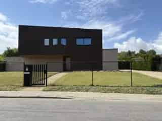 Luxe Villa te Koop 288m² 3 slaapkamers  Energiezuinig Nabij E40