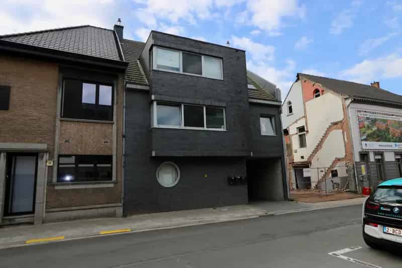 Appartement te huur met groot terras en autostaanplaats