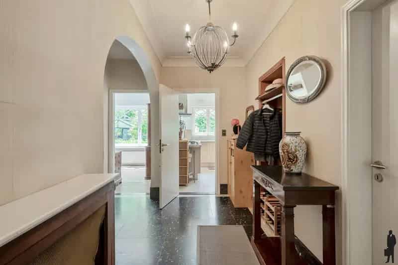 Ruime Open Bebouwing met Zonnige Tuin Te Koop