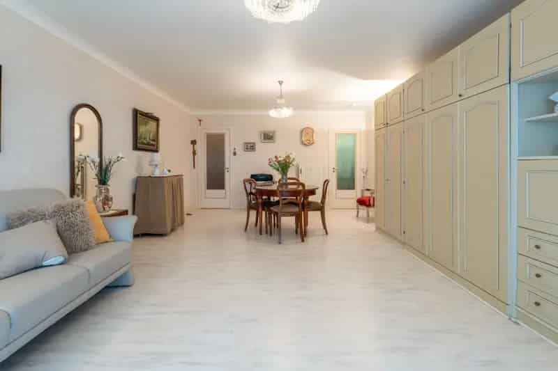 Stijlvolle Studio te Koop met Garagebox Optie