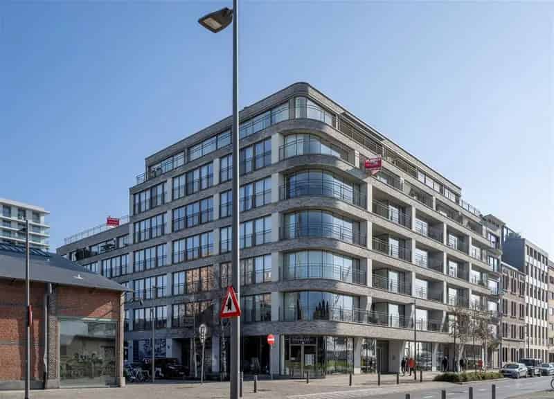 Commerciële hoekligging in prachtige building