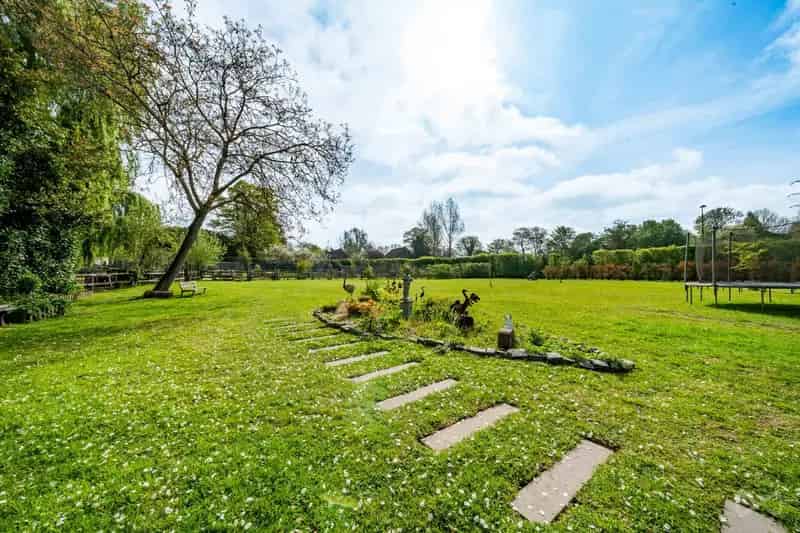 Huis te koop: Ruime villa met tuin in Brussel