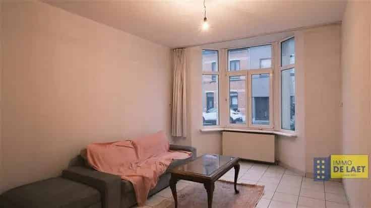 Rijwoning te Deurne 134m² 3 slaapkamers Vernieuwd Dak