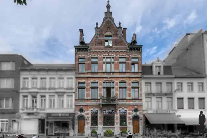 Antwerpen Centrum Opbrengsteigendom  6 Appartementen Supermarkt
