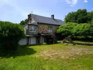 Huis te koop Ardennen - 2 hectare grond - Bijgebouwen