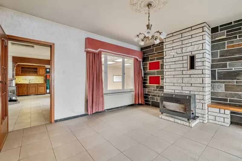 Goed onderhouden gezinswoning met 4 mogelijke slaapkamers op een perceel van 921m²