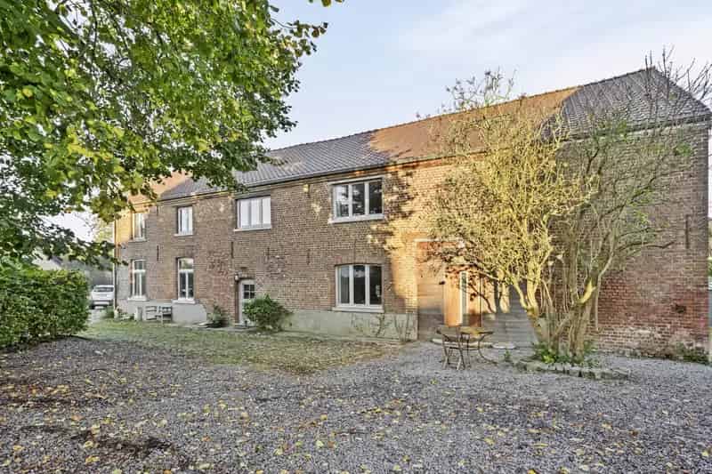 Authentieke woning met veel potentieel in groene omgeving