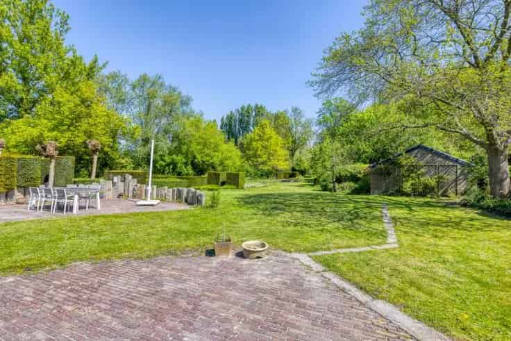 Luxe Villa te Koop met Zwemvijver en Praktijkruimte