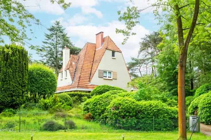 Villa te koop Vriesdonk: karaktervolle woning met tuin