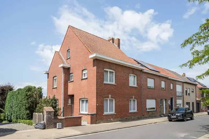 Halfopen woning te Zwevegem: 4 slaapkamers, rustig gelegen