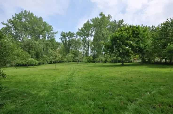 Jachthuis te Koop: 7 slaapkamers, 500m², 1 HA grond nabij Nijvel