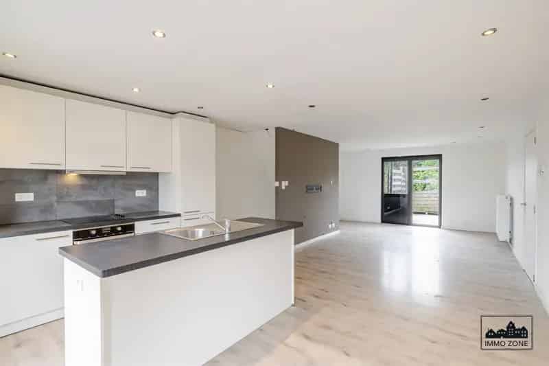 Handelspand met Duplexappartement Hemiksem