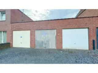 Garagebox te Koop Frasnes-Lez-Anvaings 1 Auto Metalen Deur