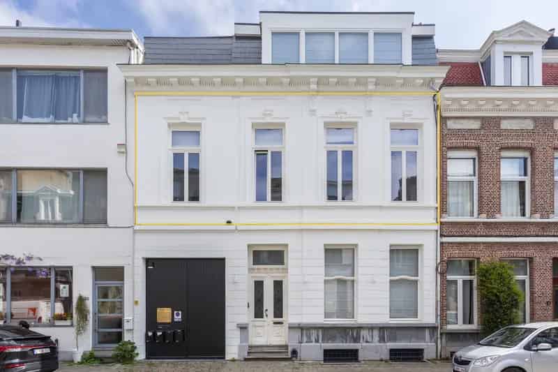 Appartement te koop te Berchem: 1 slaapkamer, 84m², nabij Harmoniepark
