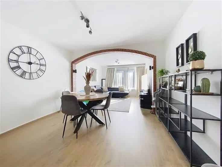 Appartement Te Koop: 2 Slaapkamers, Balkon, Lage Kosten