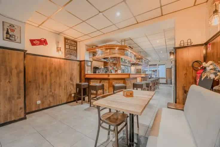 Appartementenblok Te Koop: Commercieel Pand Plus Duplex