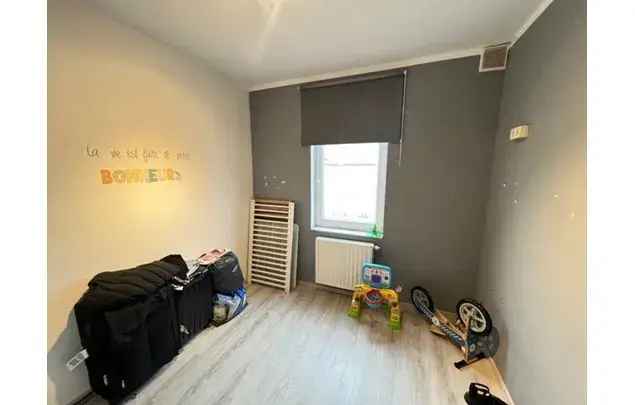 Huur 2 Slaapkamer Appartement 84m² Charleroi