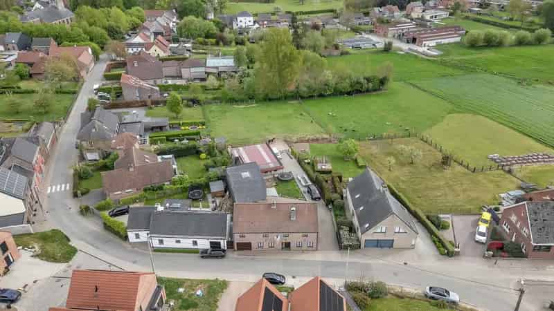 Huis te koop te Herzele: Landelijke woning met paardenstallen en atelier