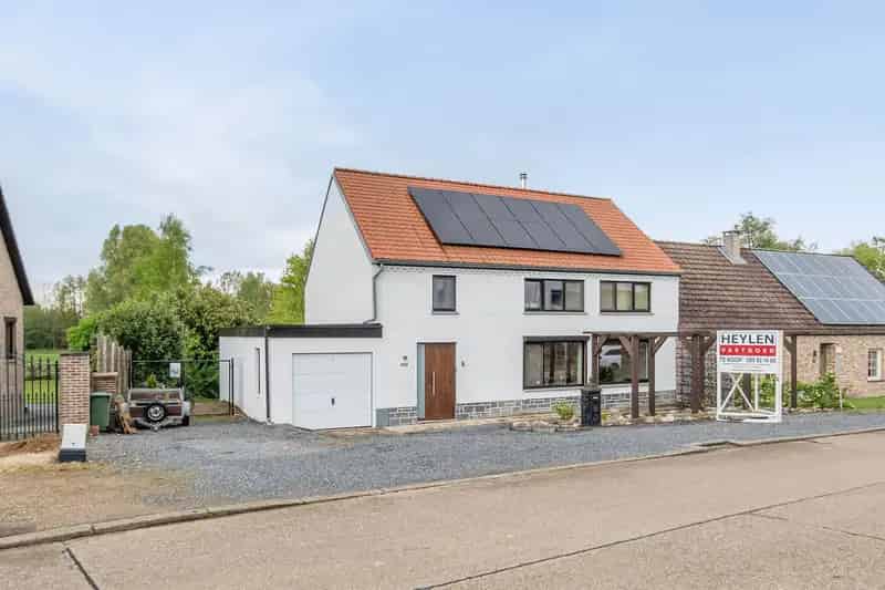 Instapklare woning Neeroeteren - Rustige ligging - 3 slaapkamers