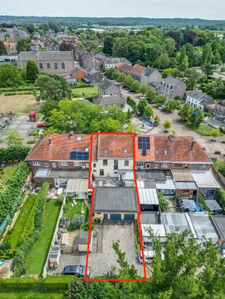 STATIG HERENHUIS MET EEN GROTE BEWOONBARE OPP. (317 M²) TE OUD-REKEM !