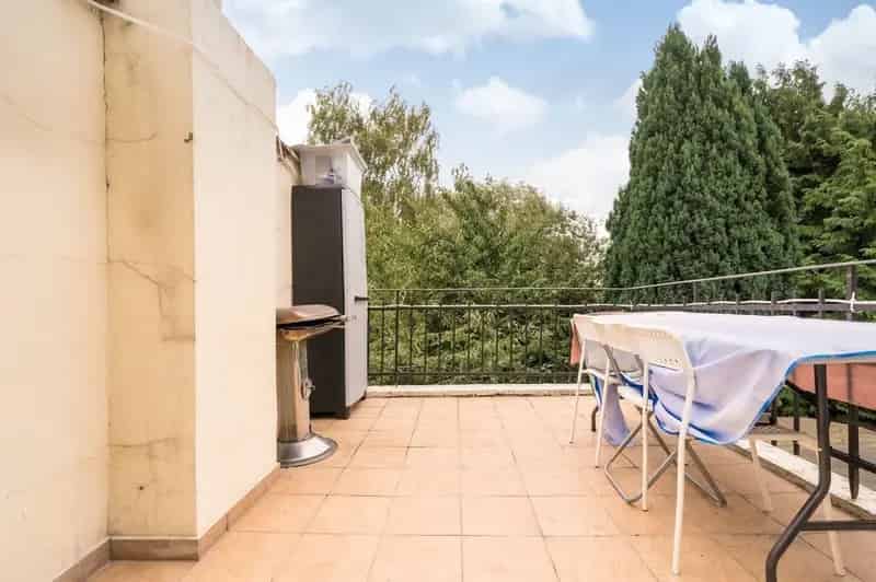 Lichtrijk 2 Slaapkamer Appartement Met Terras Te Koop