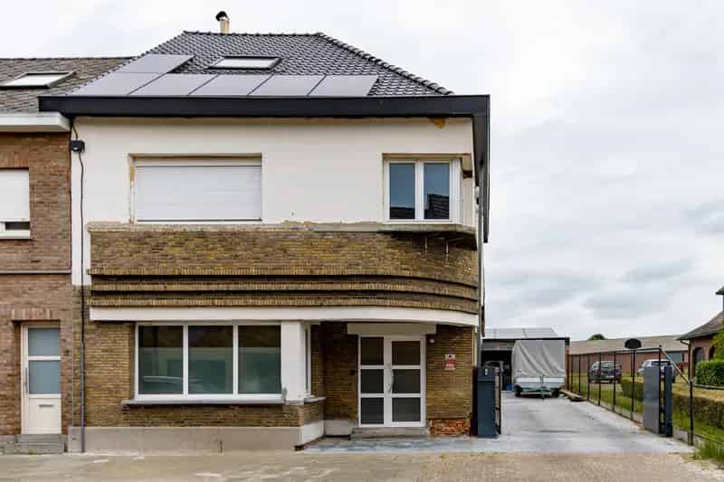 Te renoveren woning Oppuurs: 5 slaapkamers, grote garage, zonnepanelen