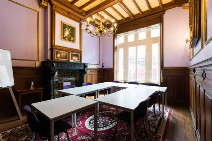 Kantoorgebouw met Appartementen te renoveren