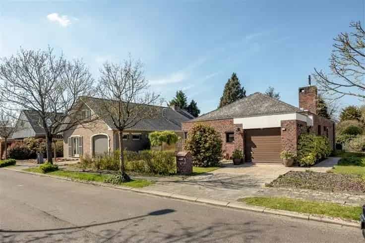 Laagbouwvilla te Koop Kontich 4 slaapkamers Grote Tuin