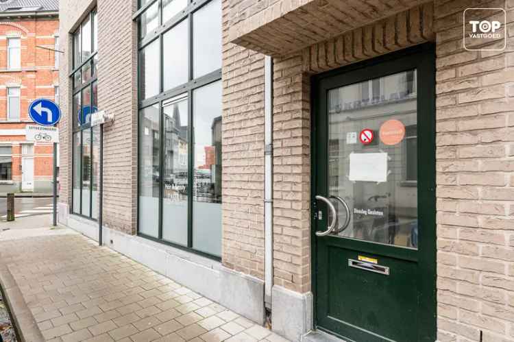 Kantoor te koop in Sint-Amandsberg met handels gelijkvloers van 58m²