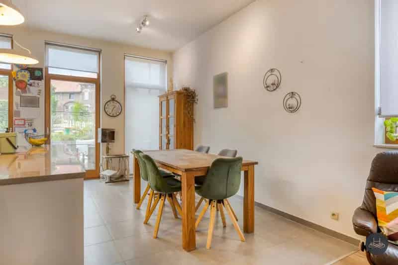 Gezellige Moderne Halfopen Woning Met Tuin