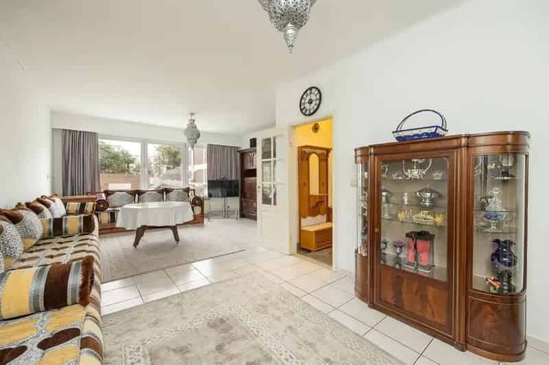 Bel-étage te koop in Deurne-Zuid: 4 slaapkamers, stadstuin en garage