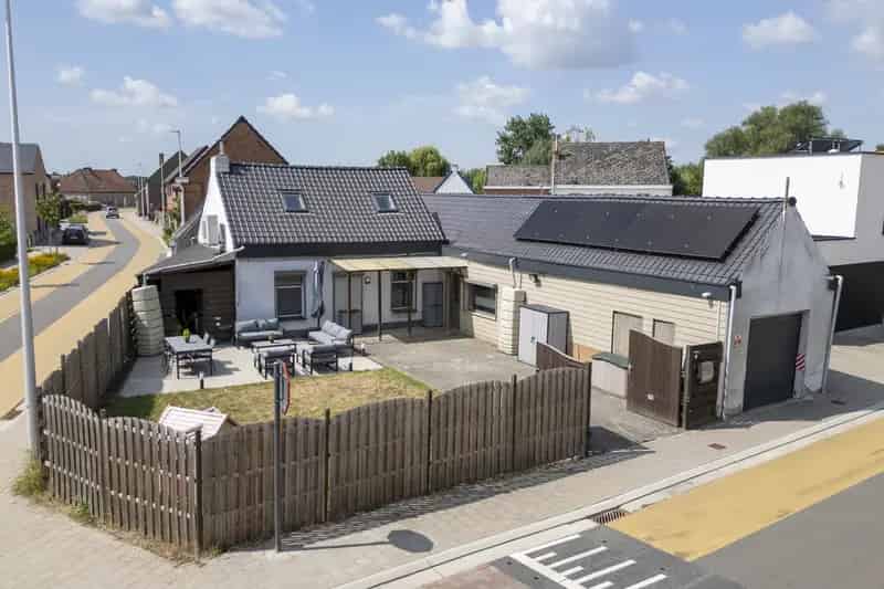 Te Koop: Ruime woning met 2 slaapkamers in Zele