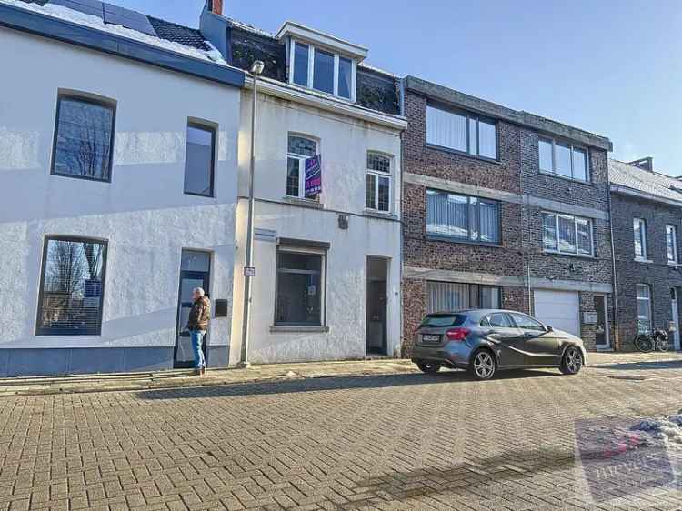 Stijlvolle rijwoning met goedgekeurde renovatieplannen