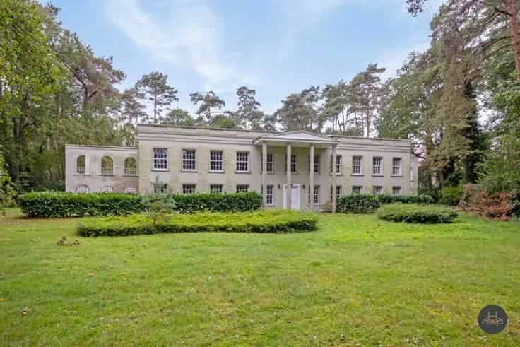 Kasteelvilla te renoveren Nabij Golfdomein