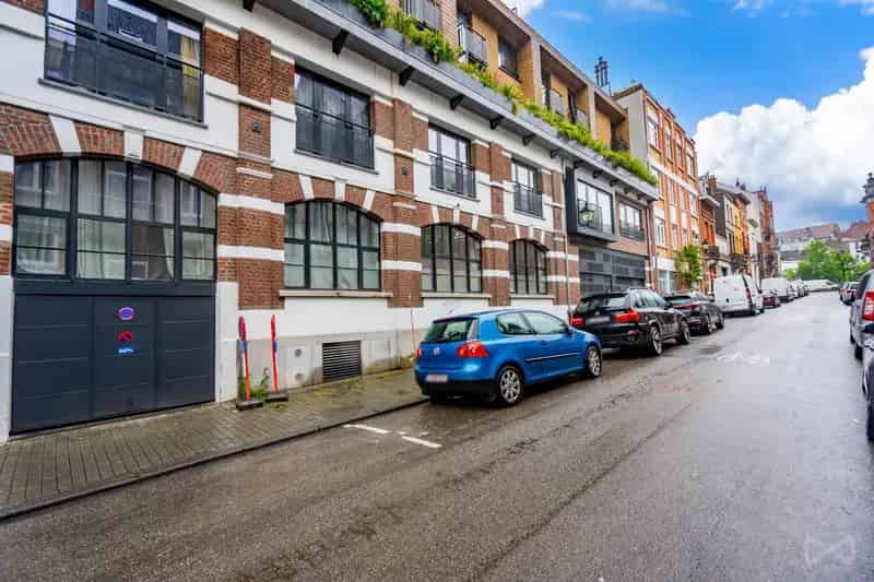 Appartement te koop St-Gillis - 3 slaapkamers - Nabij tram 81 en station