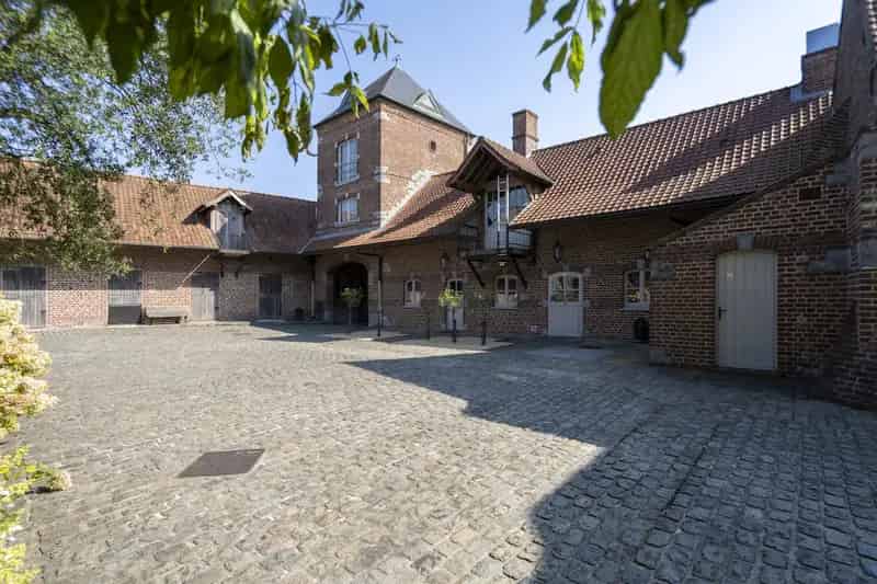 Huis te koop Celles: Gerenoveerde hoeve met feestzaal restaurant en B&B