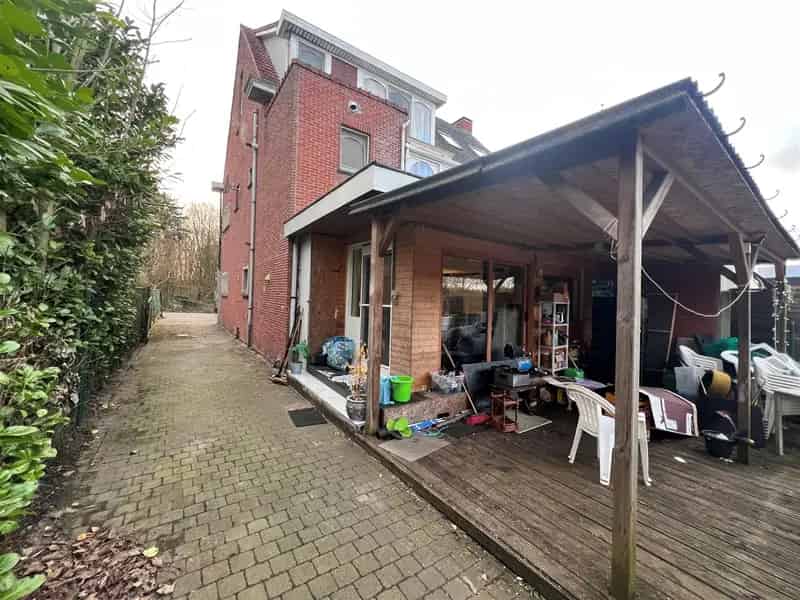 Enorme gezinswoning 5 slaapkamers 2 badkamers 463m2