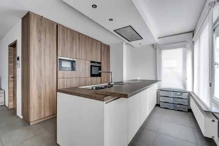 Gerenoveerde 3-gevelwoning met bijgebouw en tuin