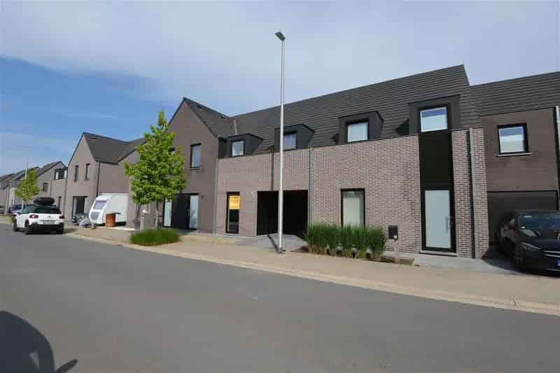 Nieuwbouwwoning 4 slaapkamers  Garage Carport  Direct Instapklaar